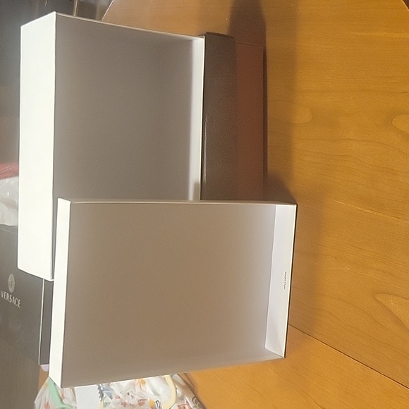 Empty Storage Box - Picture 3 of 4